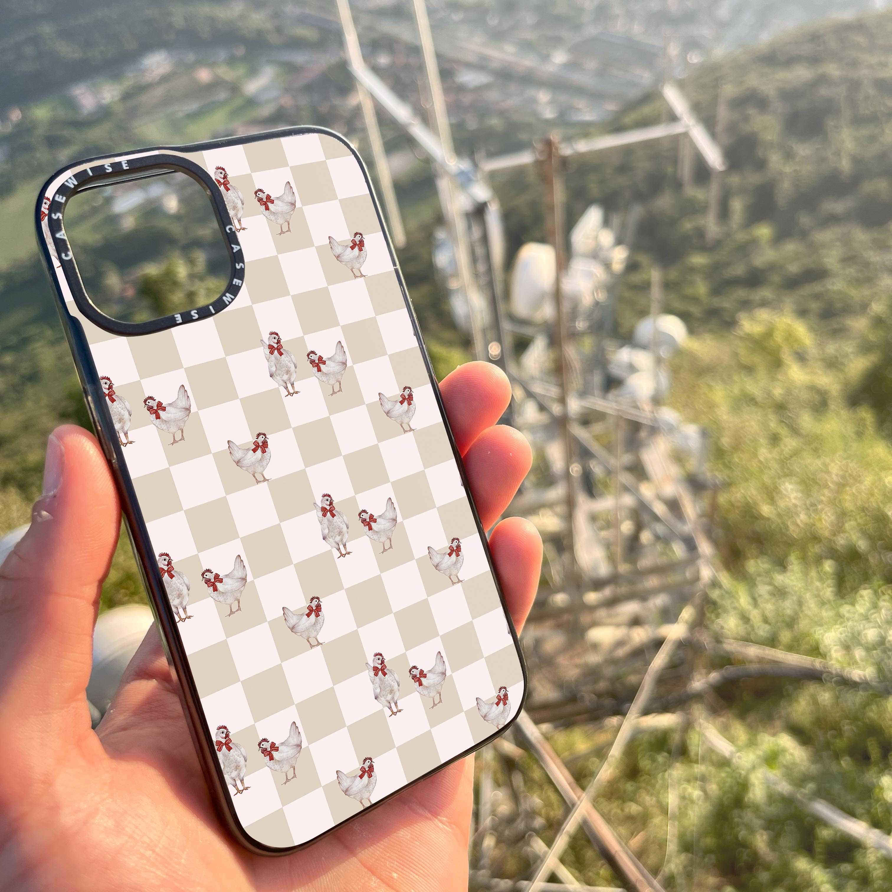 Kurczaki na kracie ciemny beż - Etui