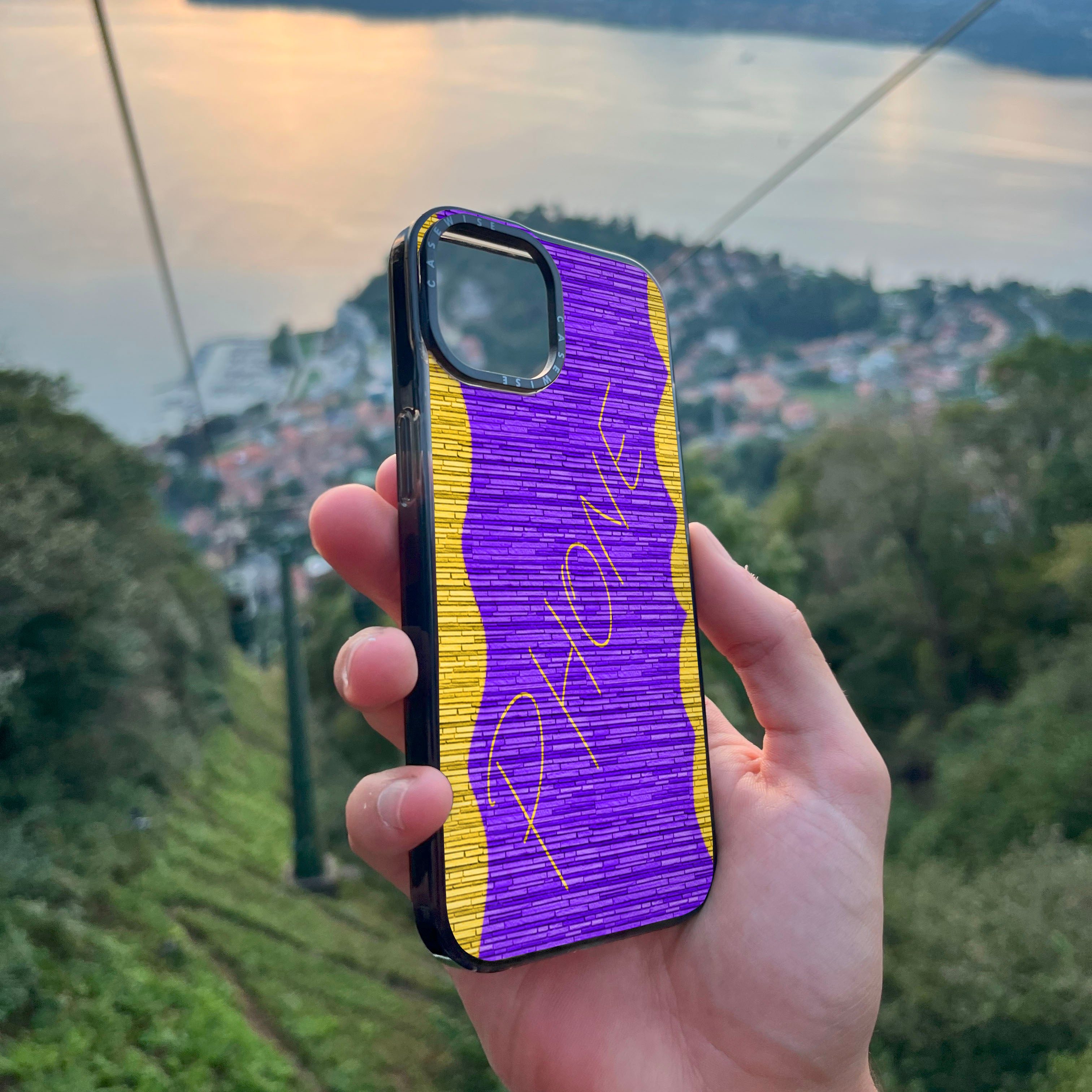 Ściana z napisem Phone - Etui